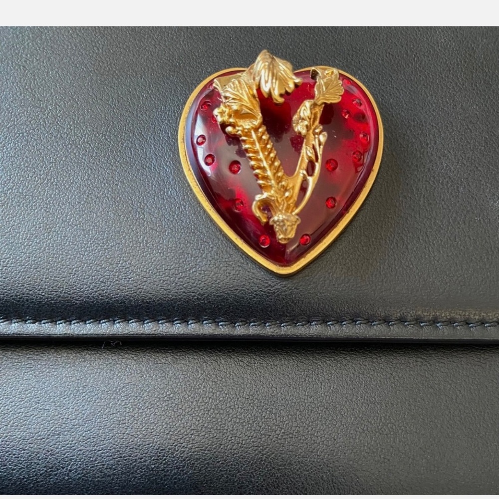 Authentic Vintage Versace Black Leather Handbag Red Heart Logo Gold Chain HTF - Picture 10 of 12
